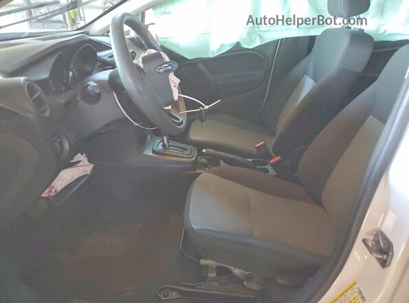 3FADP4TJ5HM159829 2017 FORD FIESTA White Widok wnętrza z przodu