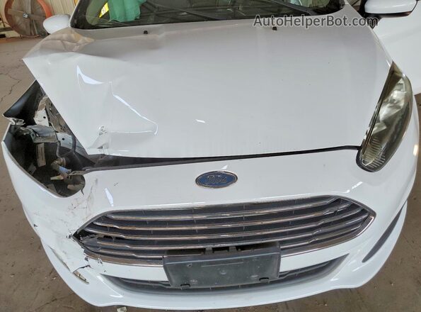 3FADP4TJ5HM159829 2017 FORD FIESTA White Widok wnętrza z tyłu