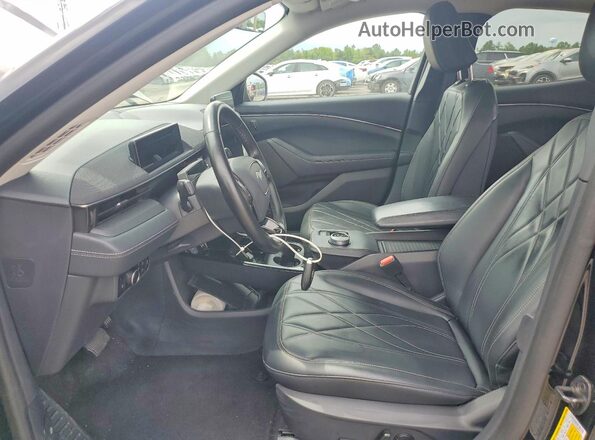 3FMTK1R48RMA21171 2024 FORD MUSTANG Черный Вид салона спереди