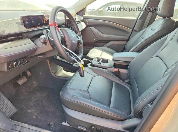 3FMTK3R70SMA57299 2025 FORD MUSTANG Кремовый Вид салона спереди