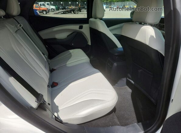 3FMTK3RM6NMA25158 2022 FORD MUSTANG White Widok wnętrza z tyłu