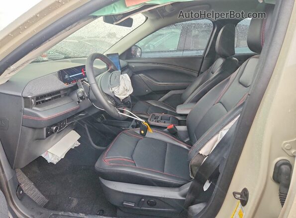 3FMTK3SU0SMA08510 2025 FORD MUSTANG Кремовый Вид салона спереди