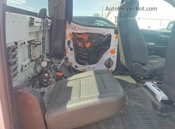 3GCUD4ED3RG247823 2024 CHEVROLET SILVERADO White Vista de los asientos traseros