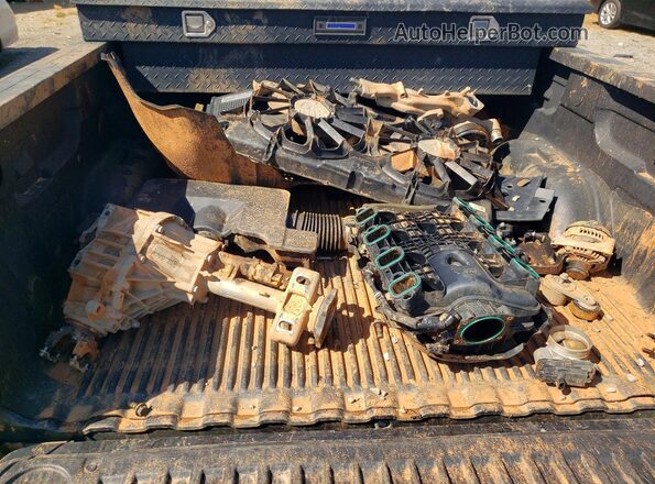 3GCUKREC9HG415022 2017 CHEVROLET SILVERADO Gray Engine compartment view