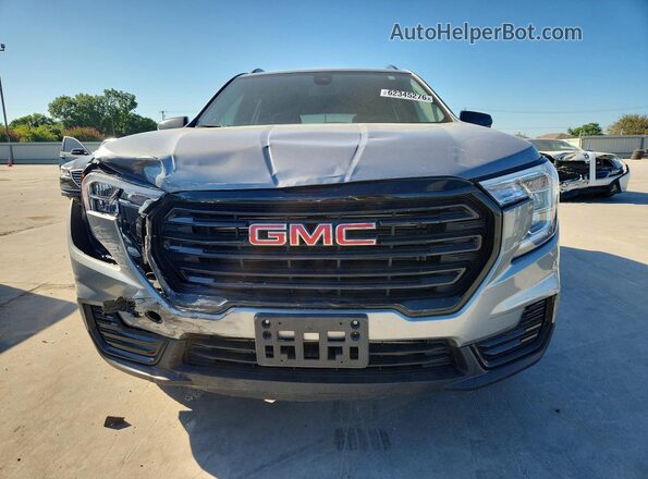 3GKALMEG7RL122948 2024 GMC TERRAIN Silver Widok z przodu