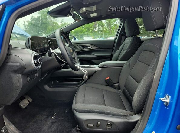 3GN7DMRP8SS240409 2025 CHEVROLET EQUINOX Blue Widok wnętrza z przodu