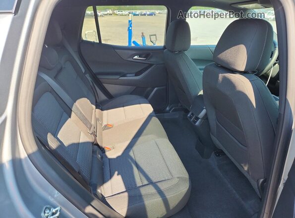 3GNAXHEG2TL490296 2026 CHEVROLET EQUINOX Silver Вид задньої частини салону