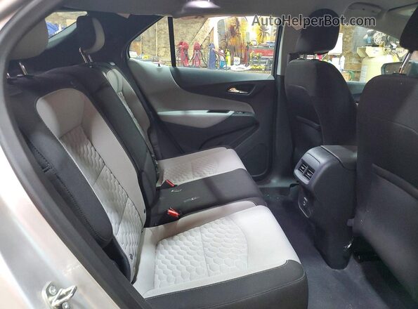 3GNAXHEV2LS681740 2020 CHEVROLET EQUINOX Silver Widok wnętrza z tyłu