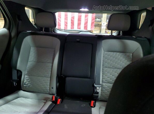 3GNAXHEV2LS681740 2020 CHEVROLET EQUINOX Silver Widok tylnych siedzeń