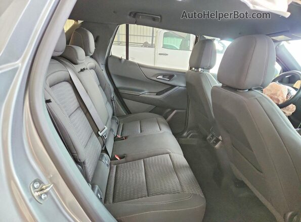 3GNAXPEG6SL323304 2025 CHEVROLET EQUINOX Silver Vista interior trasera