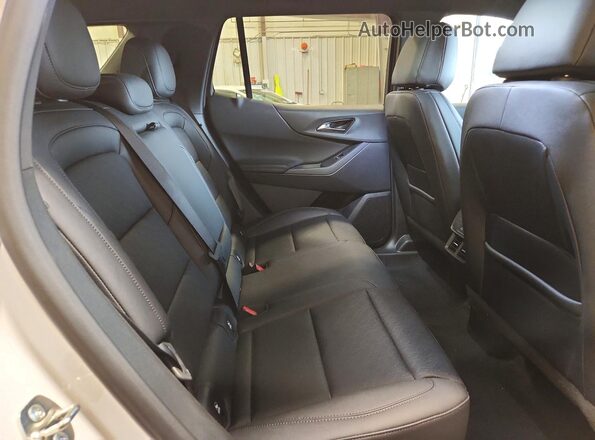 3GNAXPEG7TL362453 2026 CHEVROLET EQUINOX White Widok wnętrza z tyłu