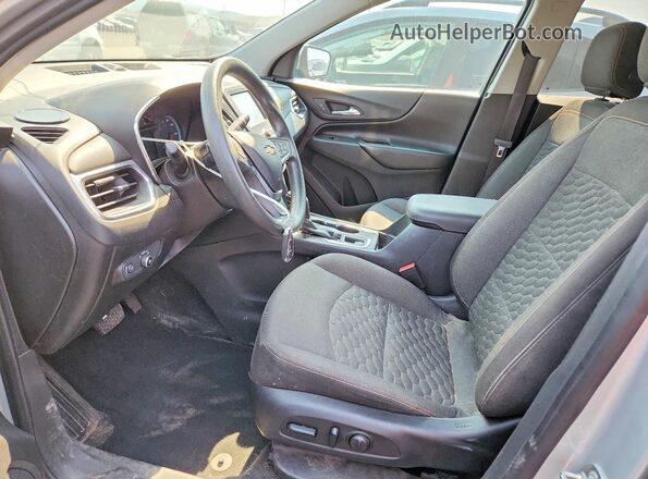 3GNAXSEV8JS556235 2018 CHEVROLET EQUINOX Серебряный Вид салона спереди