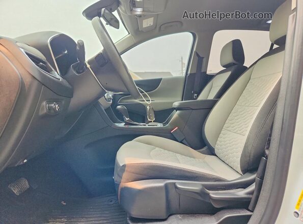 3GNAXSEVXLS568552 2020 CHEVROLET EQUINOX Белый Вид салона спереди