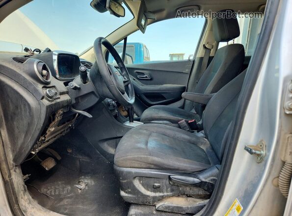 3GNCJKSB0GL243302 2016 CHEVROLET TRAX Silver Front interior view