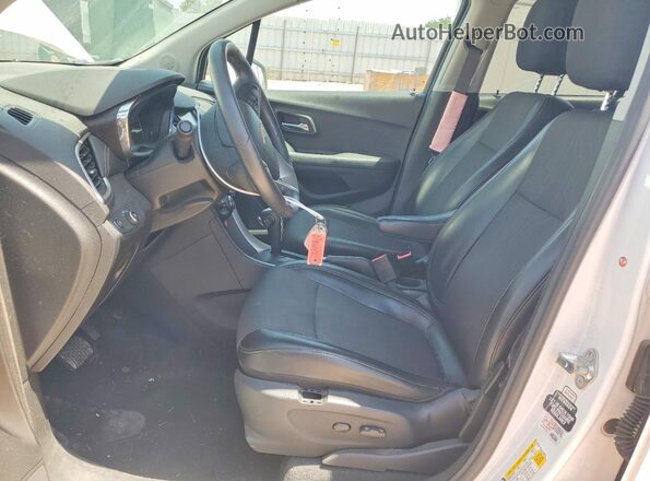 3GNCJLSB1JL228689 2018 CHEVROLET TRAX Белый Вид салона спереди