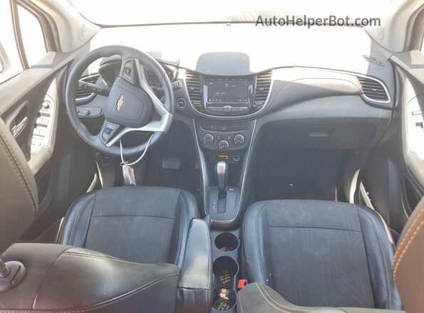 3GNCJLSB1JL228689 2018 CHEVROLET TRAX Белый Вид панели приборов