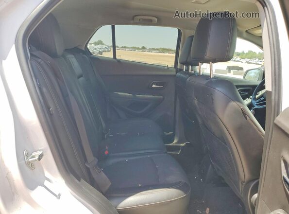 3GNCJLSB1JL228689 2018 CHEVROLET TRAX Белый Вид задней части салона