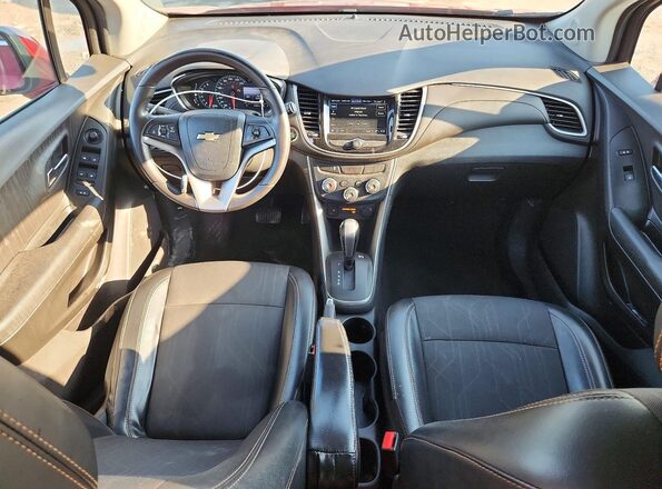 3GNCJLSB2JL185125 2018 CHEVROLET TRAX Red Вид панелі приладів