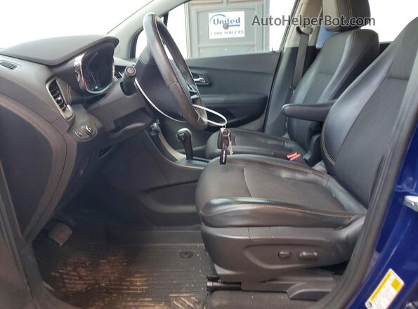 3GNCJLSB3HL215744 2017 CHEVROLET TRAX Синий Вид салона спереди