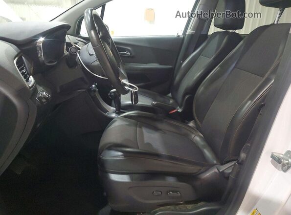 3GNCJLSB8LL302905 2020 CHEVROLET TRAX Белый Вид салона спереди