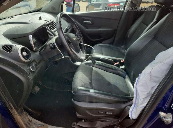 3GNCJPSB5GL220028 2016 CHEVROLET TRAX Синий Вид салона спереди