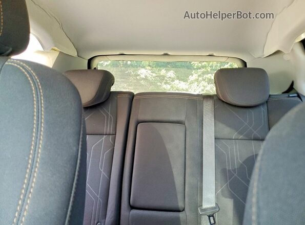 3GNCJPSB5LL129576 2020 CHEVROLET TRAX Silver Widok tylnych siedzeń