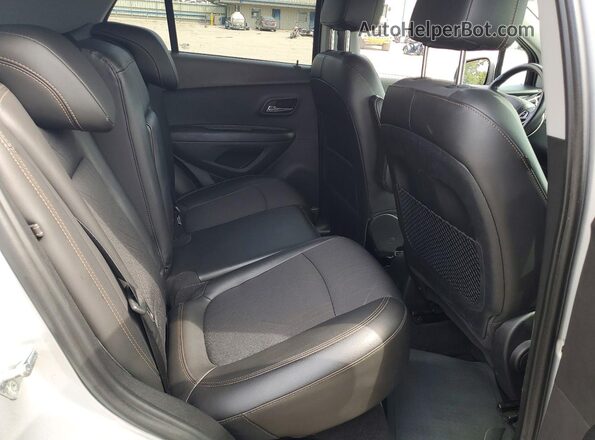 3GNCJPSB6JL322011 2018 CHEVROLET TRAX White Вид задньої частини салону