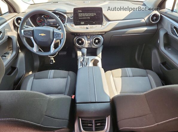 3GNKBCR42SS217241 2025 CHEVROLET BLAZER Серый Вид панели приборов