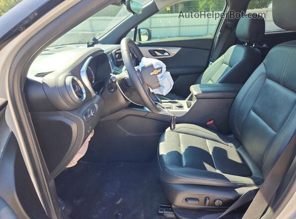 3GNKBDR46NS156714 2022 CHEVROLET BLAZER Серебряный Вид салона спереди