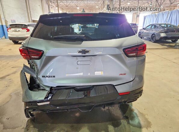 3GNKBERSXSS238395 2025 CHEVROLET BLAZER Серебряный Вид сзади