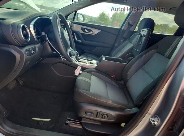 3GNKBHR49SS239623 2025 CHEVROLET BLAZER Gray წინა სალონის ხედი
