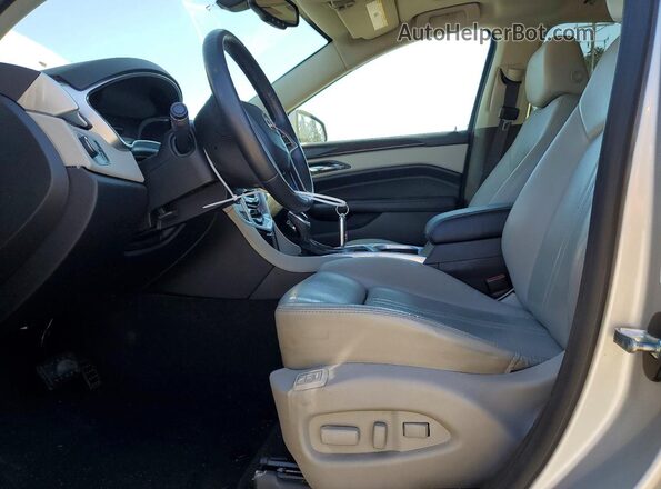 3GYFNEE35GS578510 2016 CADILLAC SRX Серебряный Вид салона спереди