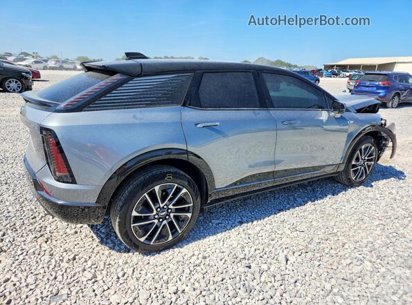 3GYK3EMR6SS212753 2025 CADILLAC OPTIQ Серебряный Задняя правая четверть
