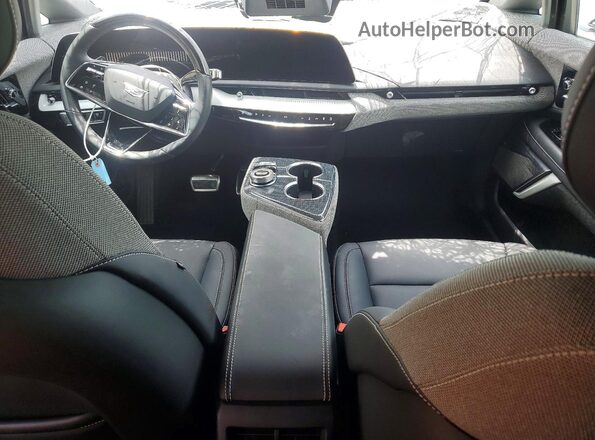 3GYK3EMR9SS233869 2025 CADILLAC OPTIQ Silver Вид панелі приладів
