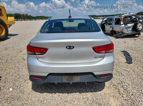 3KPA24AB2JE058299 2018 KIA RIO Silver Rear view