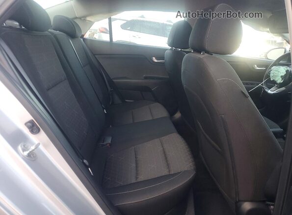 3KPA24AD0NE474522 2022 KIA RIO Silver Widok tylnych siedzeń