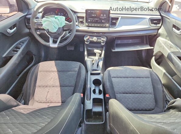 3KPA24AD1PE627119 2023 KIA RIO Silver Dashboard view