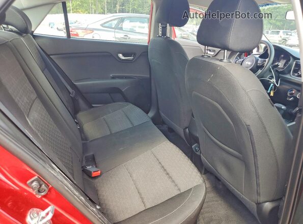 3KPA24AD4LE314771 2020 KIA RIO Red Widok tylnych siedzeń