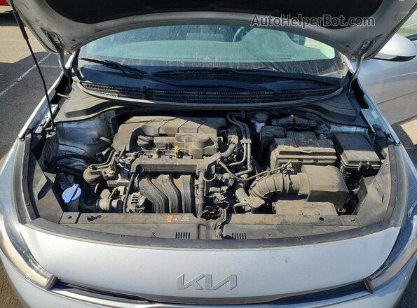 3KPA24AD7NE437323 2022 KIA RIO Silver Rear interior view