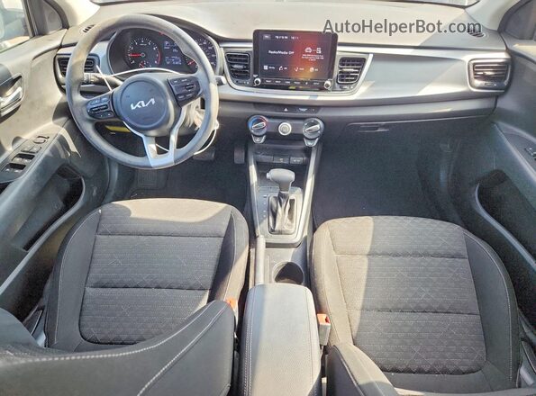 3KPA24AD7NE437323 2022 KIA RIO Silver Dashboard view