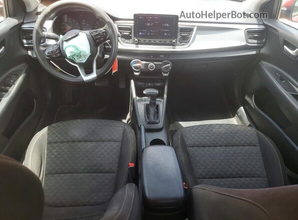 3KPA24AD9ME426273 2021 KIA RIO Red Vista del salpicadero