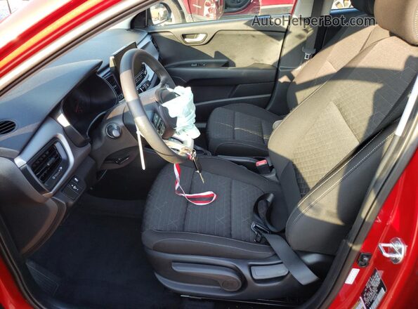 3KPA24AD9PE607796 2023 KIA RIO Red Widok wnętrza z przodu