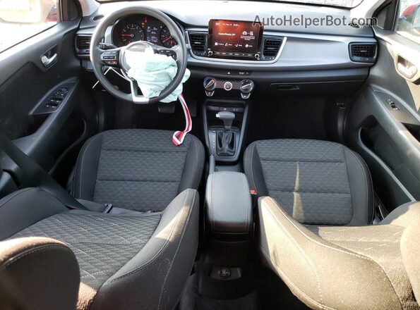 3KPA24AD9PE607796 2023 KIA RIO Red Widok deski rozdzielczej