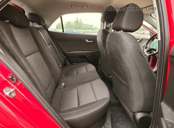 3KPA25AB2JE032002 2018 KIA RIO Red უკანა სავარძლების ხედი