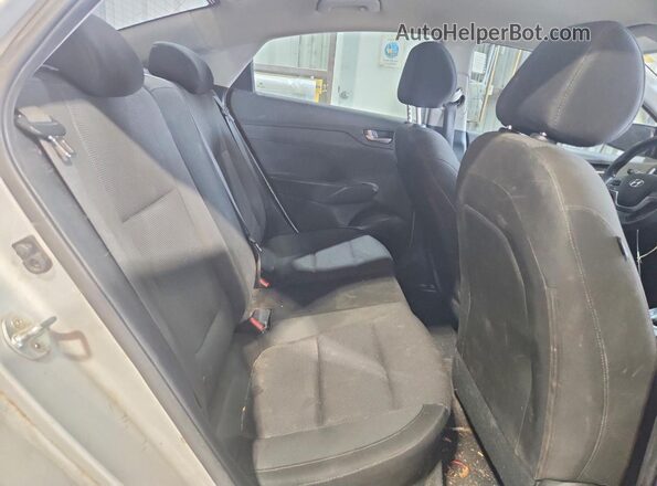 3KPC24A32KE069726 2019 HYUNDAI ACCENT Silver Вид задніх сидінь