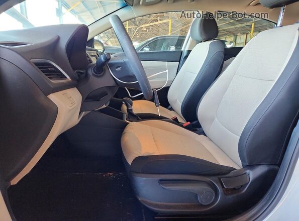 3KPC24A34KE060641 2019 HYUNDAI ACCENT White Widok wnętrza z przodu