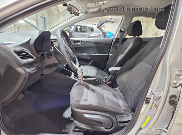 3KPC24A38KE057631 2019 HYUNDAI ACCENT Silver Front interior view
