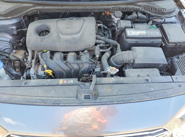 3KPC24A3XKE079985 2019 HYUNDAI ACCENT Silver Widok wnętrza z tyłu