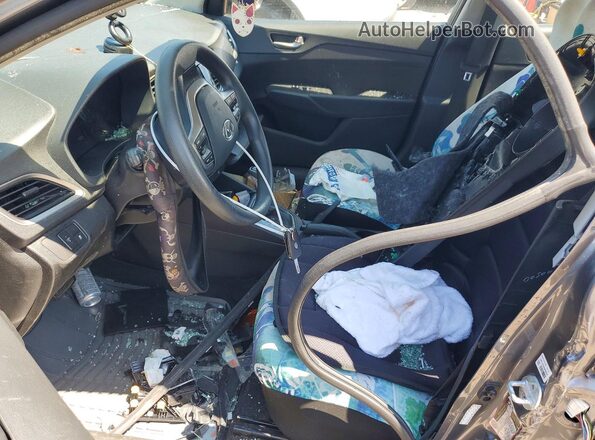 3KPC24A3XKE079985 2019 HYUNDAI ACCENT Silver Widok wnętrza z przodu