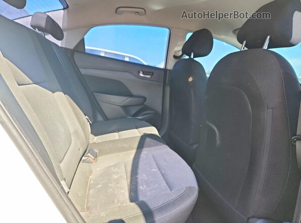 3KPC24A66ME149768 2021 HYUNDAI ACCENT White Vista de los asientos traseros
